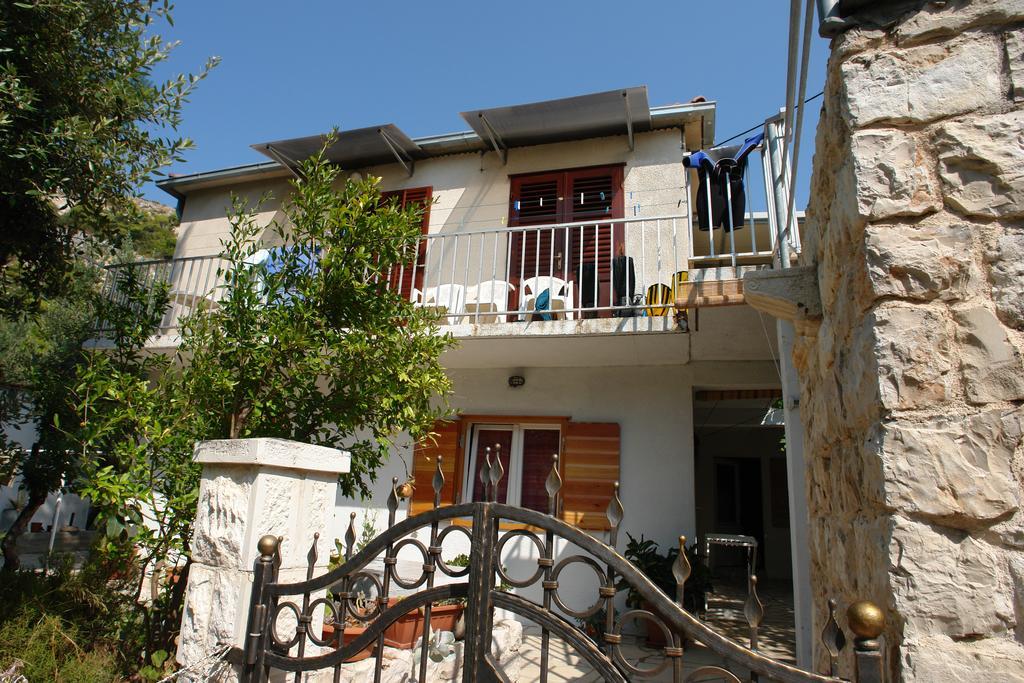 Robinson Erina Apartment Zarace Exterior photo